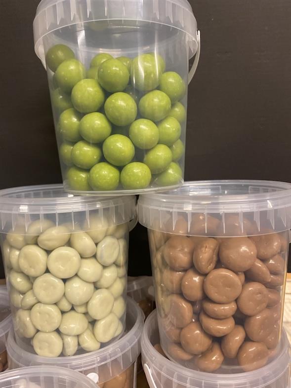 OVERTRUKKET LAKRIDSKUGLER EL. PEBERNØDDER